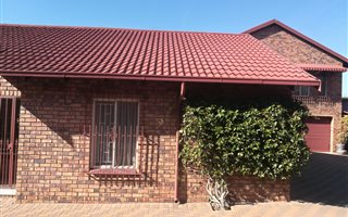 3 Bedroom Simplex in Brackenhurst