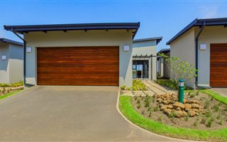 3 Bedroom Cluster in Palm Lakes Estate