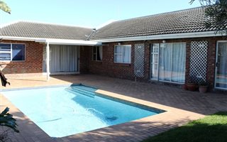 4 Bedroom House in Gonubie