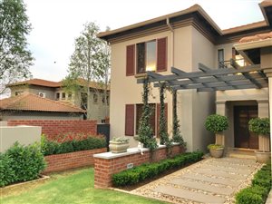 4 Bed House in Silver Lakes Golf Estate
