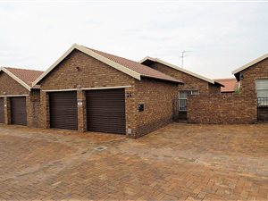 3 Bed Simplex in Weltevreden Park