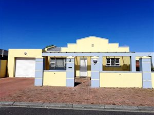 4 Bedroom House in Grassy Park