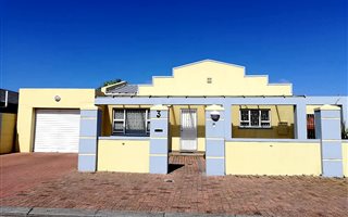 4 Bedroom House in Grassy Park