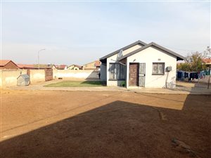 3 Bed House in Lakeside