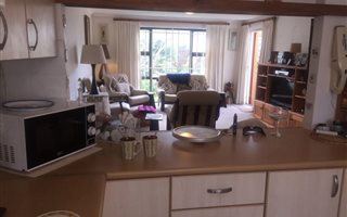 2 Bedroom Townhouse in Constantia