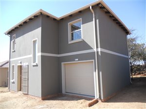 3 Bed House in Lotus Gardens