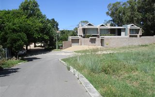 649 m² Land available in Kleinmond