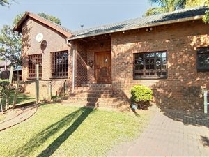 4 Bed House in Meyerspark