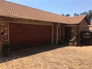 3 Bed Duet in Thatchfield