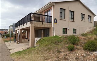 4 Bedroom House in De Bakke