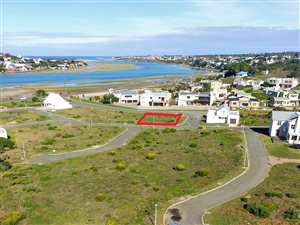 295 m² Land available in Stilbaai