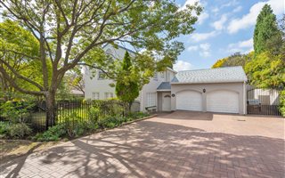 5 Bedroom House in Fourways Gardens