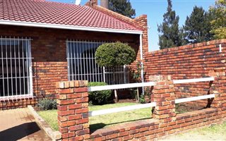 2 Bedroom Simplex in Mayberry Park
