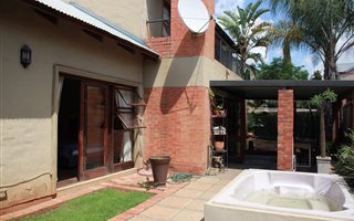 4 Bedroom House in Silver Lakes Golf Estate