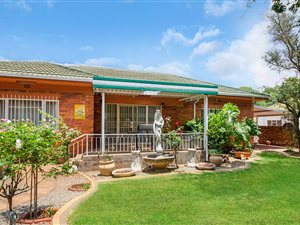 5 Bed House in Brenthurst