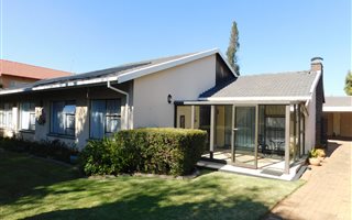 4 Bedroom House in Ontdekkers Park