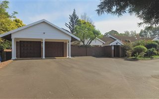 3 Bedroom Simplex in Hillcrest Central