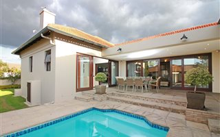 4 Bedroom House in Vygeboom