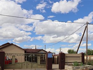 3 Bed House in Mandela View