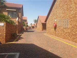 3 Bed Apartment in Hennopspark