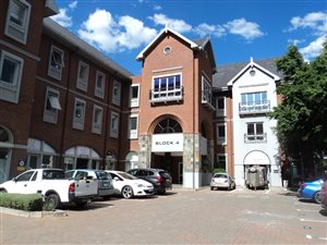 560.659973144531 m² Office Space in Illovo