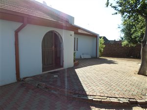 4 Bed House in Ivy Park