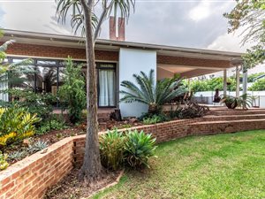 4 Bed House in Country Lane Estate