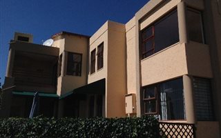 2 Bedroom House in Waterkloof Heights