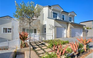 4 Bedroom House in Helderfontein Estate