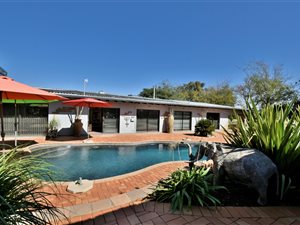 5 Bed House in Gardenvale