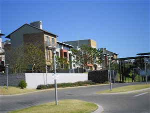 2 Bed Duplex in Midridge Park