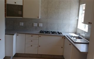 Bachelor apartment in Rooihuiskraal