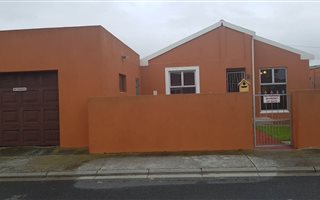 3 Bedroom House in Strandfontein