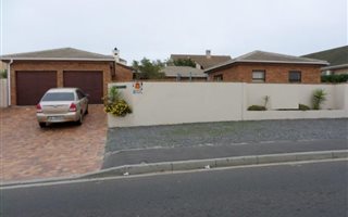 4 Bedroom House in West Beach