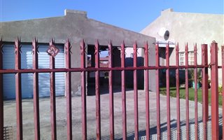 3 Bedroom House in Leandra