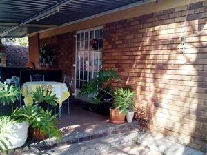 2 Bed Garden Cottage in Lombardy East