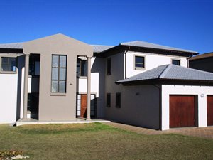 3 Bed House in Mossel Bay Golf Estate
