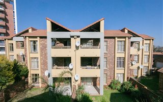2 Bedroom Cluster in Die Hoewes