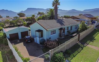 3 Bedroom House in Capri