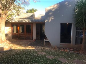 3 Bed Townhouse in Die Hoewes
