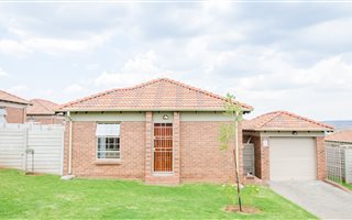 3 Bedroom House in Heuweloord