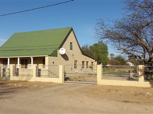 3 Bed House in Steytlerville