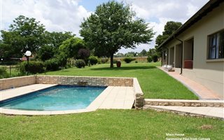 11 Bedroom House in Glen Austin