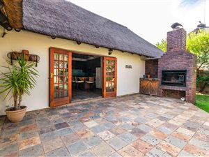 4 Bed House in Club Nautique