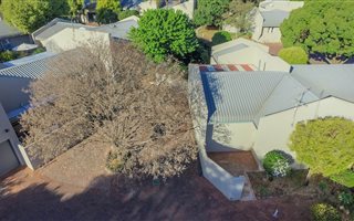 3 Bedroom Simplex in Die Hoewes