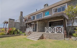 12 Bedroom House in Strandfontein