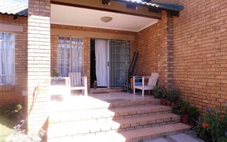 3 Bedroom Townhouse in Moreleta Park