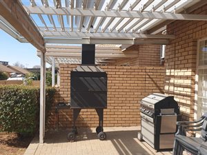 2 Bed House in Universitas