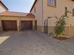 3 Bed Duplex in Wolmer