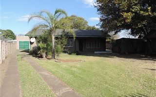 3 Bedroom House in Vanderbijlpark CE2